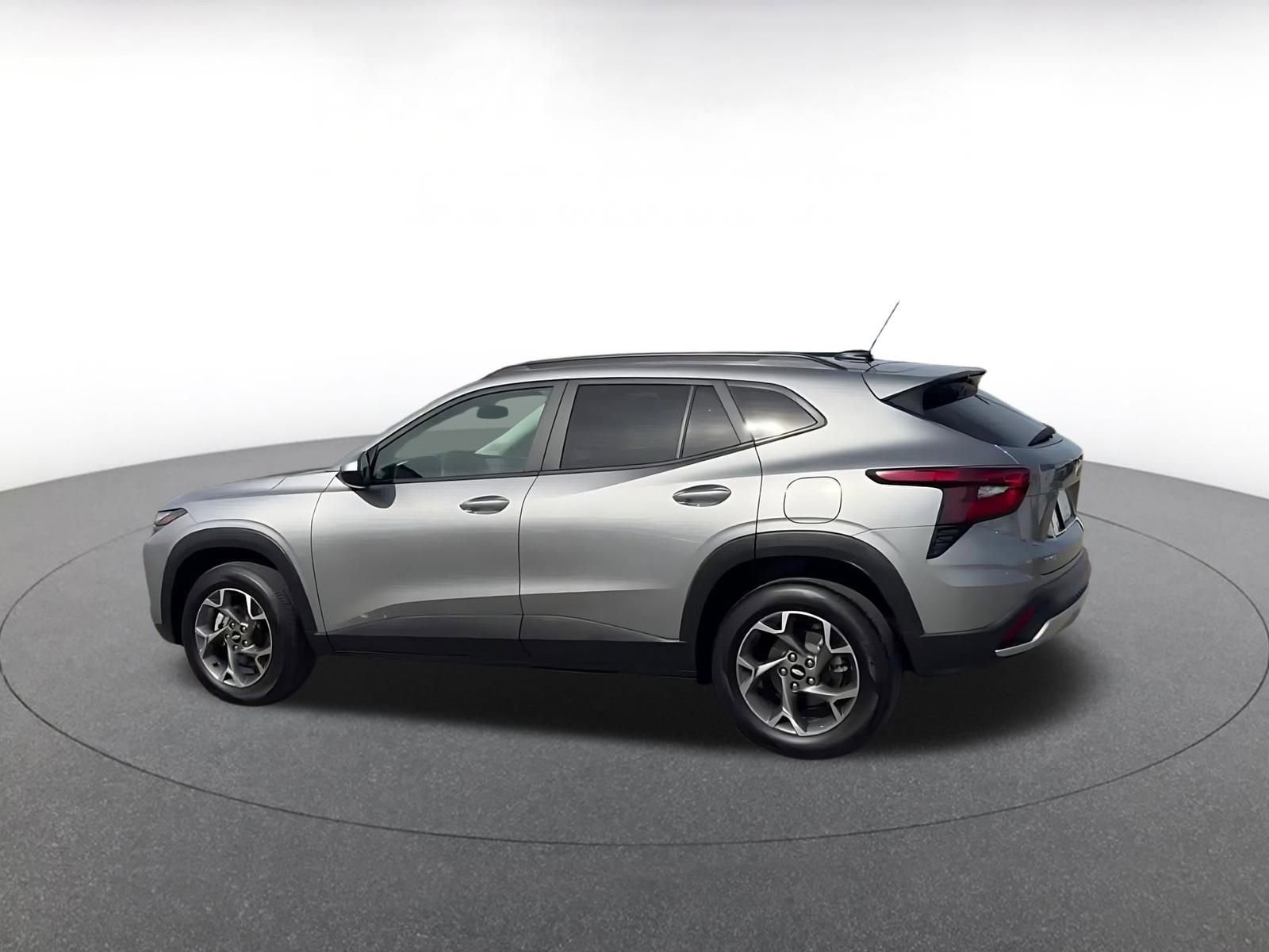 Used 2025 Chevrolet Trax LT image 10