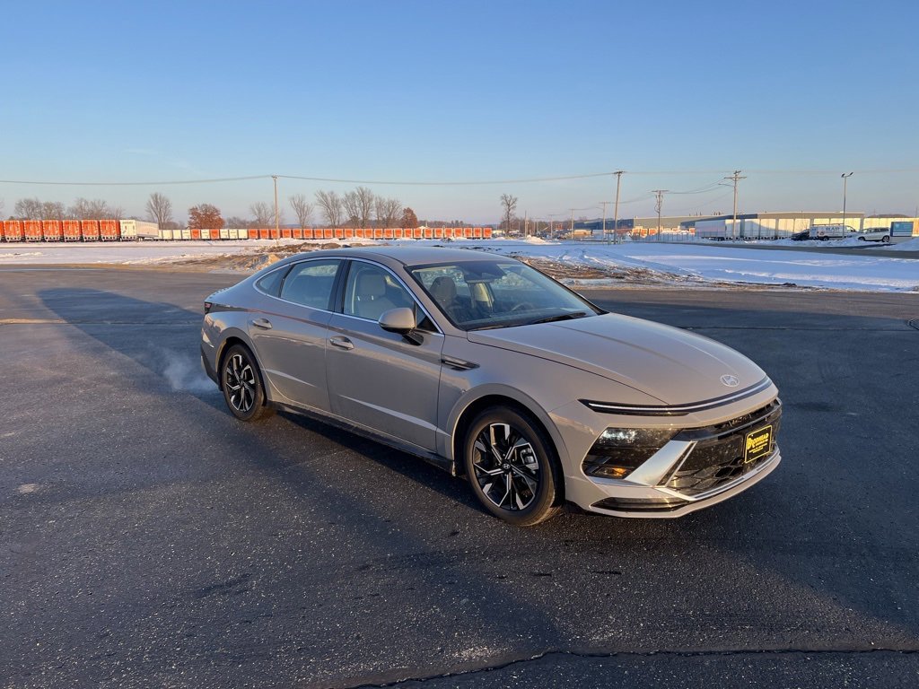 Used 2024 Hyundai Sonata SEL image 3