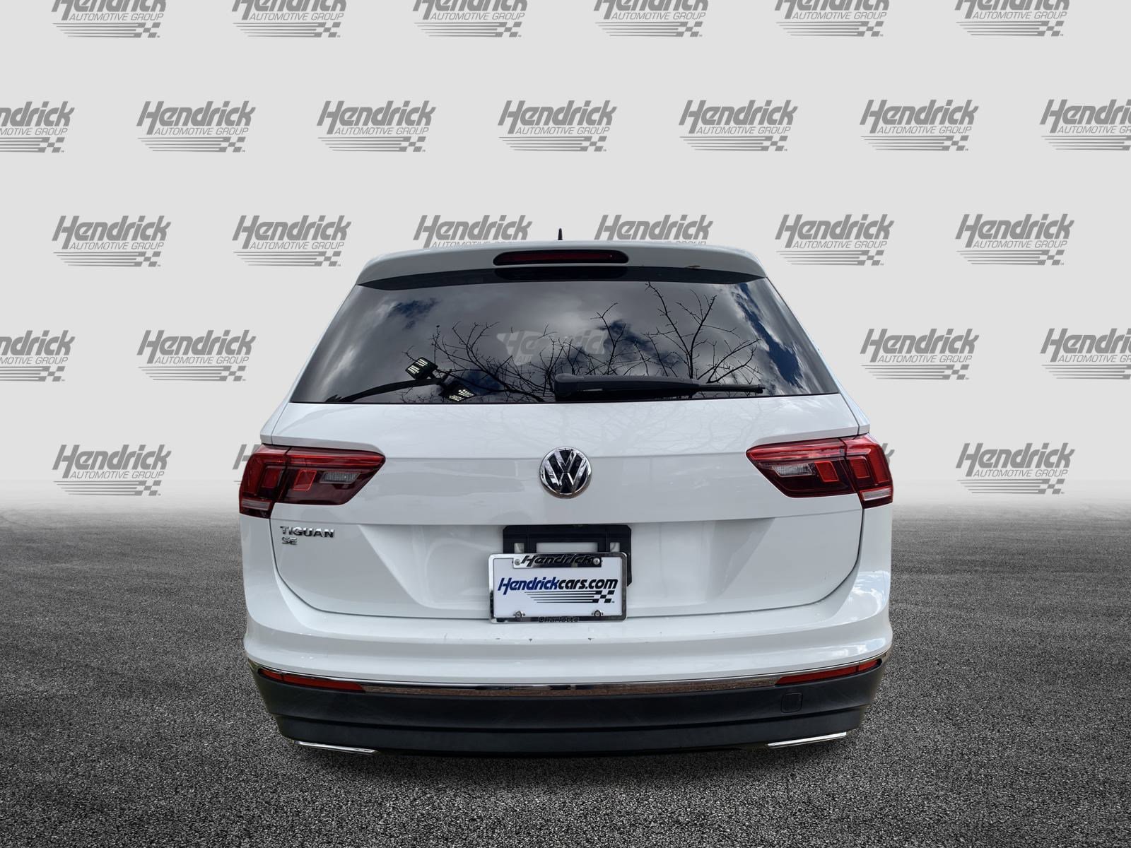Used 2020 Volkswagen Tiguan SE w/ Panoramic Sunroof Package image 9
