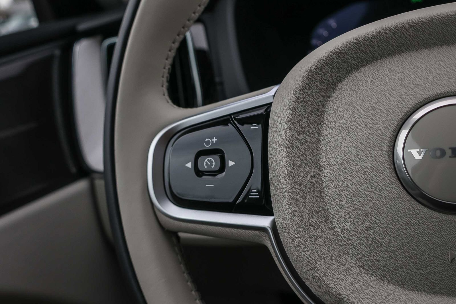 New 2026 Volvo XC60 B5 Ultra w/ Protection Package Premier image 37