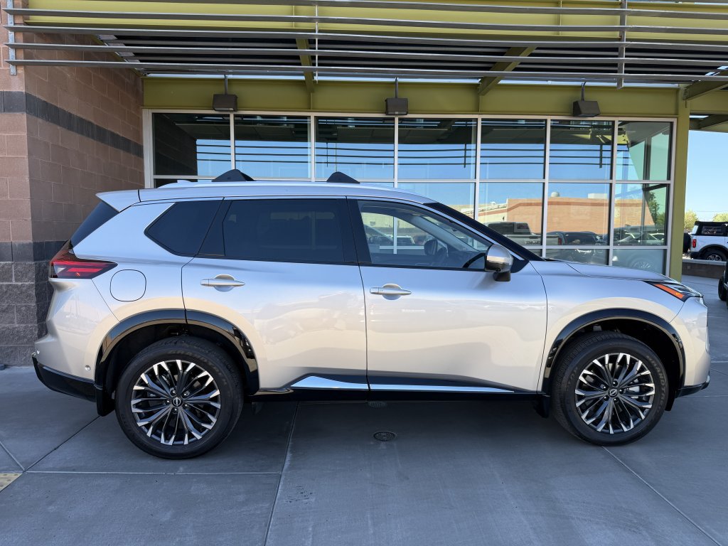 Used 2025 Nissan Rogue Platinum w/ Tech Package AWD/4WD image 9