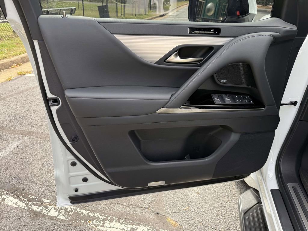 Used 2024 Lexus LX 600 F Sport image 12