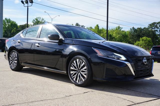 Used 2024 Nissan Altima 2.5 SV FWD image 2