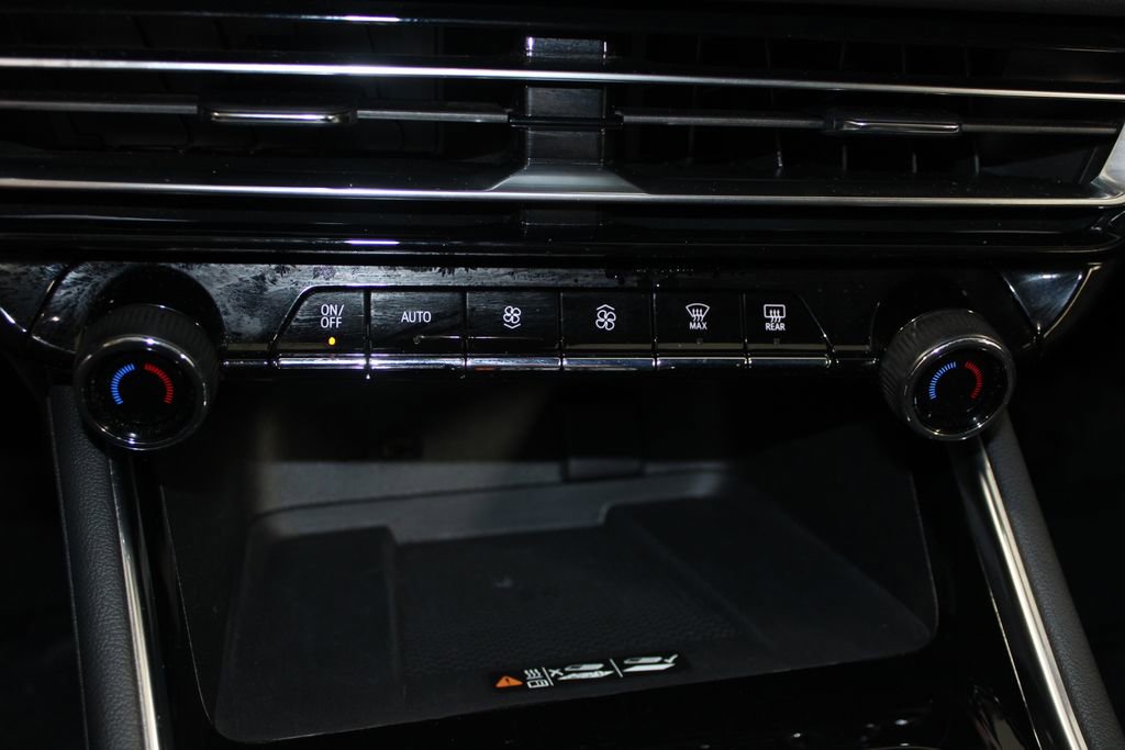 Used 2024 Chevrolet Traverse LT image 45