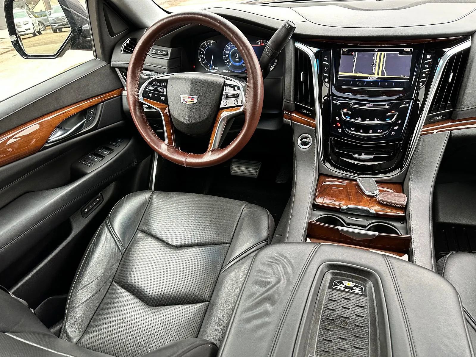 Used 2016 Cadillac Escalade ESV Premium AWD/4WD image 12