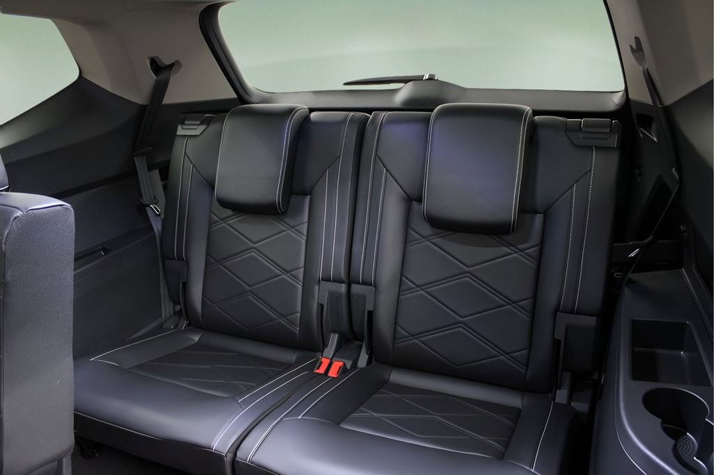 Used 2024 Volkswagen Atlas SE w/ Black Wheel Package FWD image 24