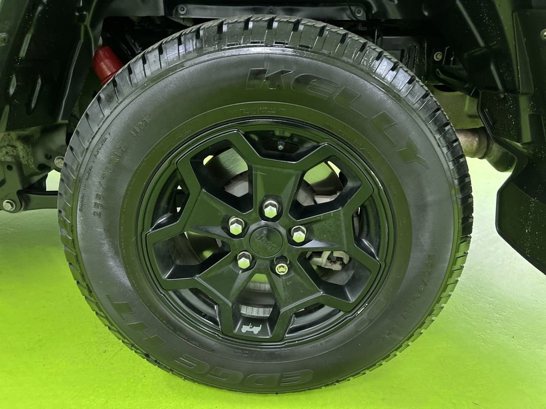 Used 2021 Jeep Gladiator Willys AWD/4WD image 15