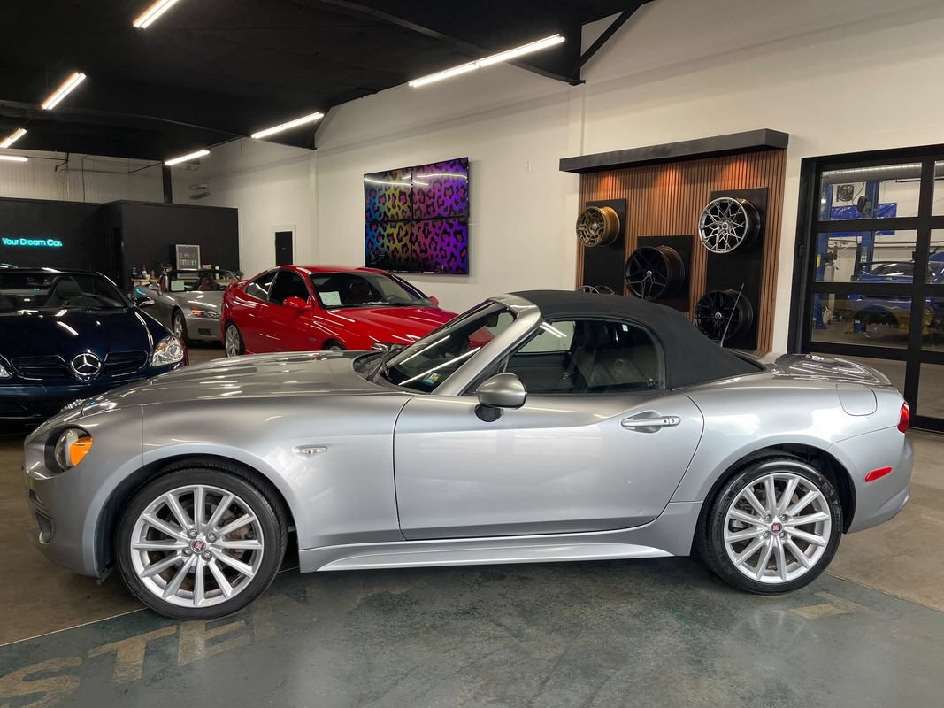 Used 2017 FIAT 124 Spider Lusso RWD image 7