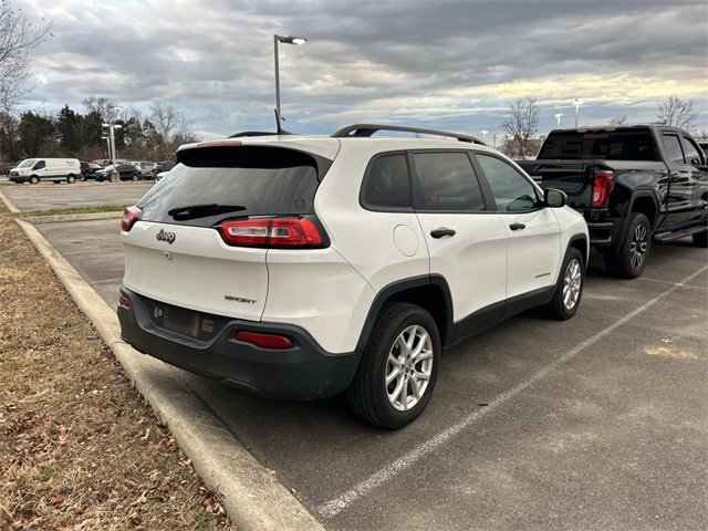 Used 2017 Jeep Cherokee Sport image 3