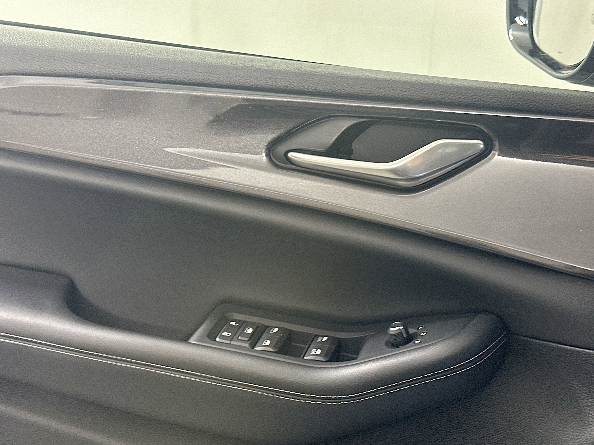 Used 2022 Jeep Grand Cherokee L Laredo image 16