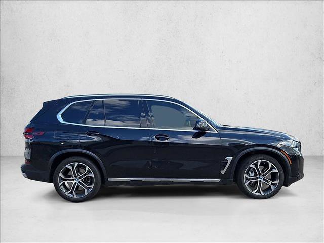 Used 2025 BMW X5 xDrive50e w/ Parking Assistance Package AWD/4WD image 4