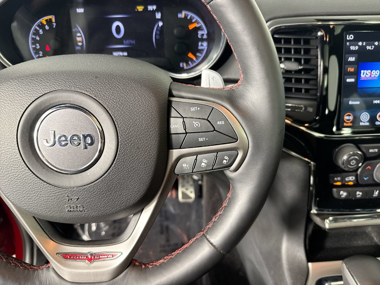Used 2019 Jeep Grand Cherokee Trailhawk w/ Trailhawk Luxury Group AWD/4WD image 18