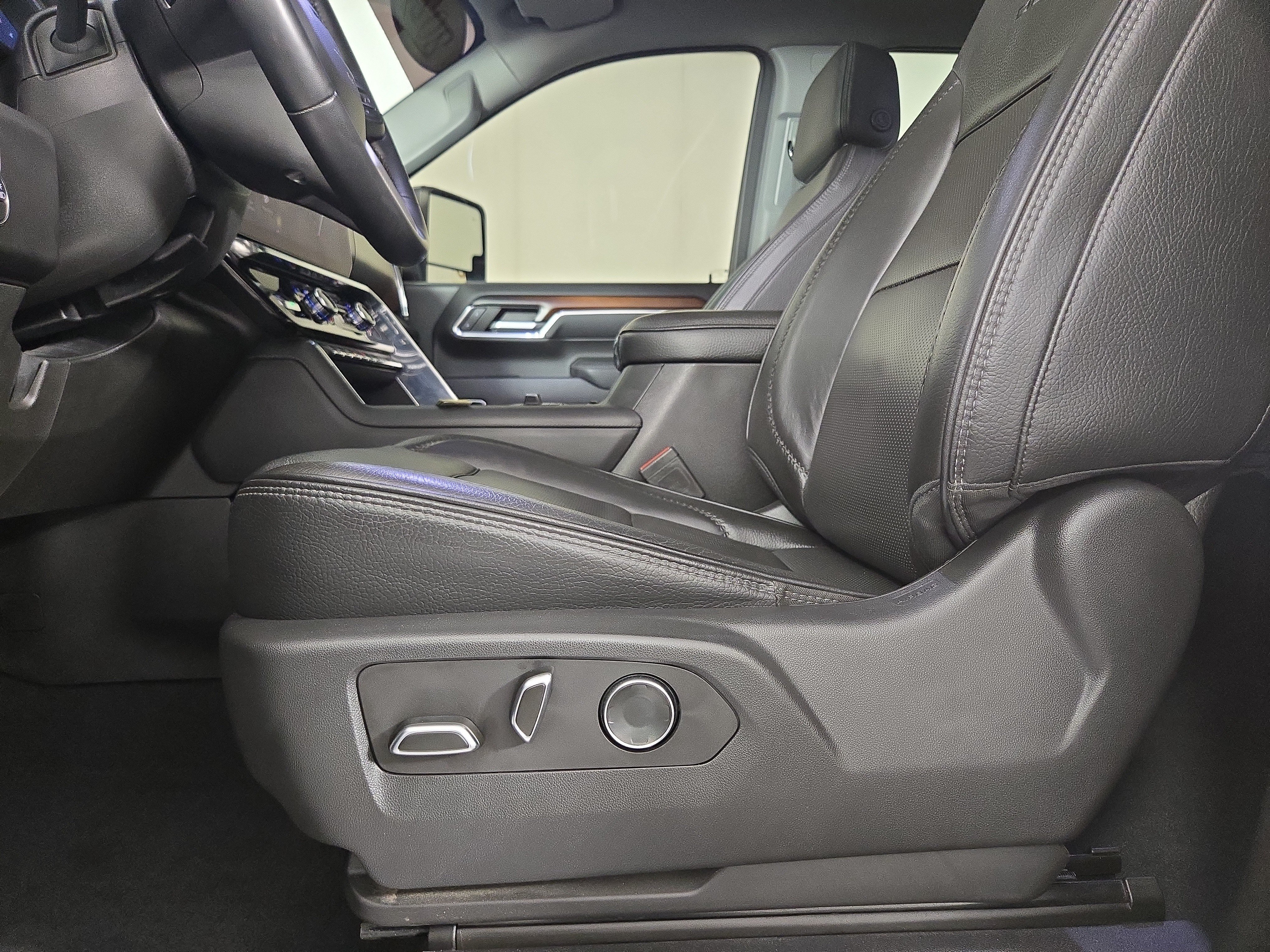 Used 2024 GMC Sierra 2500 Denali w/ Denali Reserve Package AWD/4WD image 32