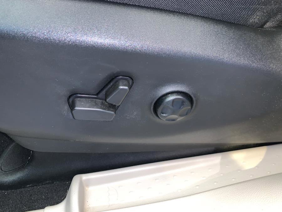 Used 2022 Chrysler Pacifica Touring-L w/ Uconnect Theater Family Group AWD/4WD image 19