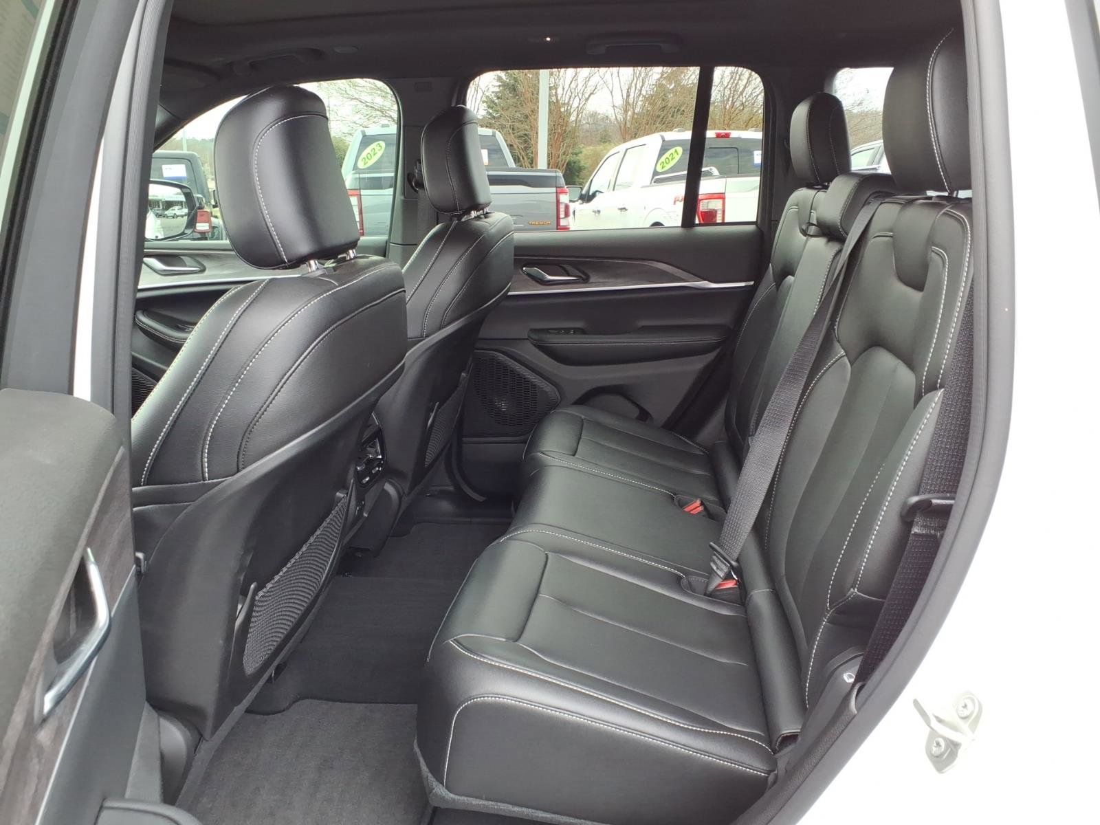 Used 2024 Jeep Grand Cherokee Limited w/ Trailer Tow Package image 15