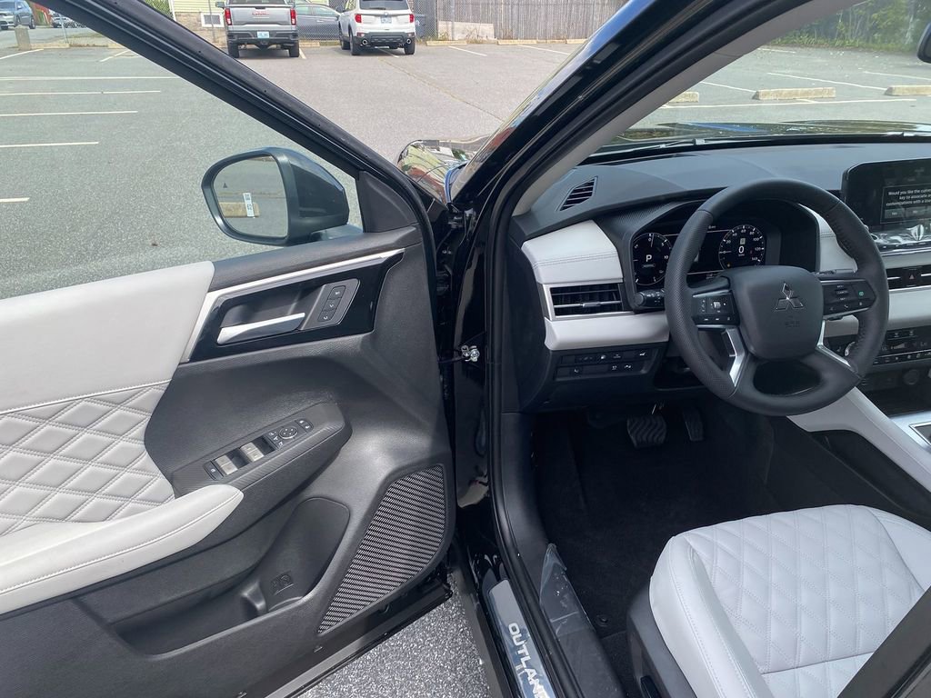 New 2025 Mitsubishi Outlander SEL image 10