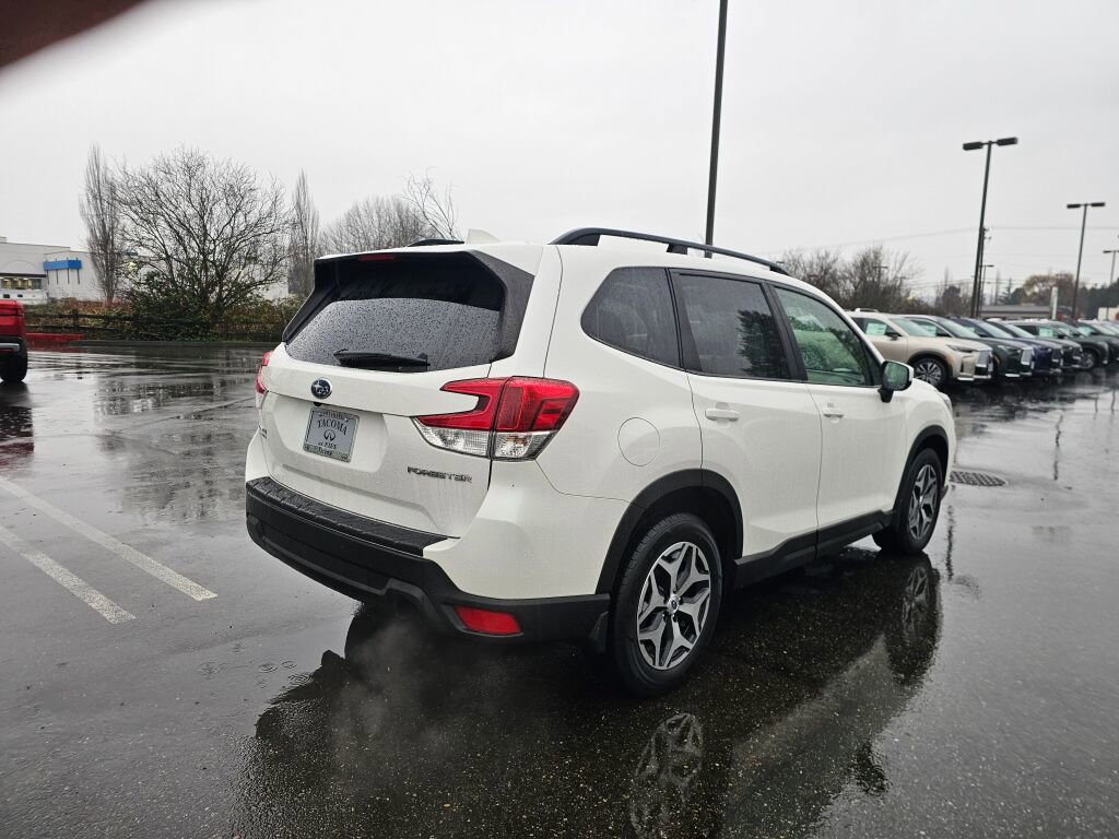 Used 2020 Subaru Forester Premium image 7