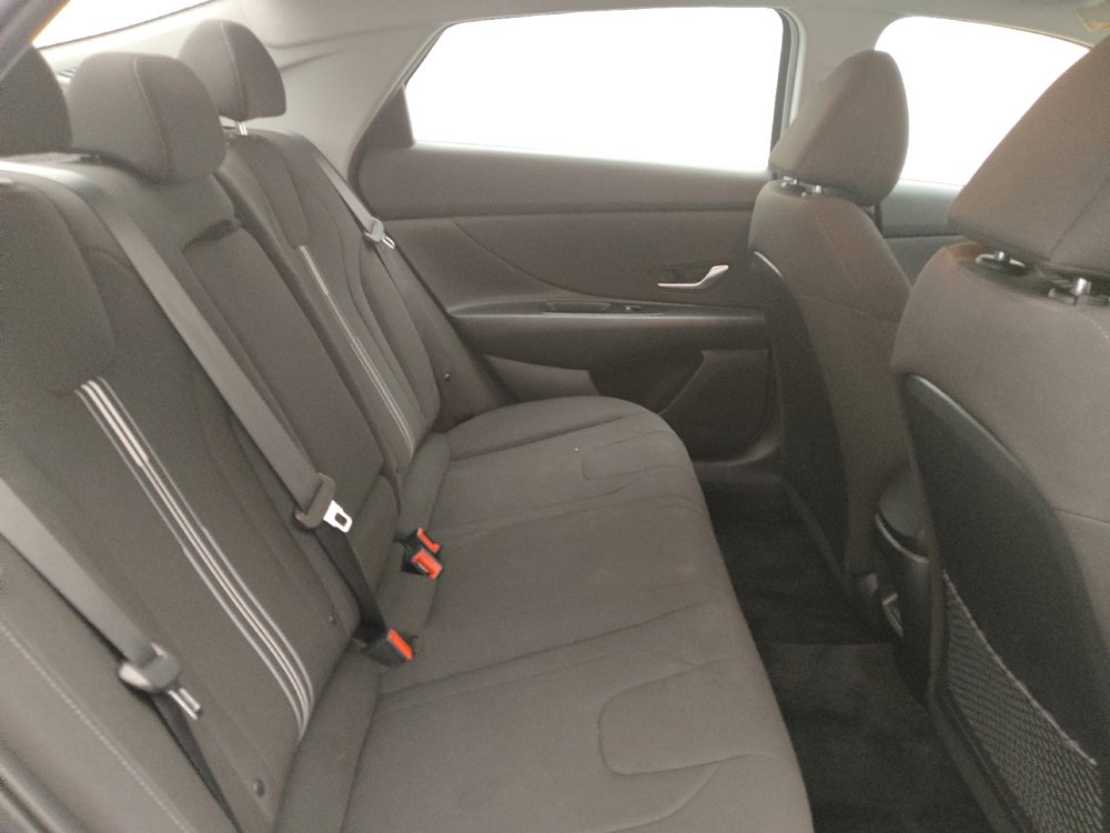 Used 2025 Hyundai Elantra SEL FWD image 19