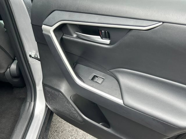 Used 2025 Toyota RAV4 XLE AWD/4WD image 47