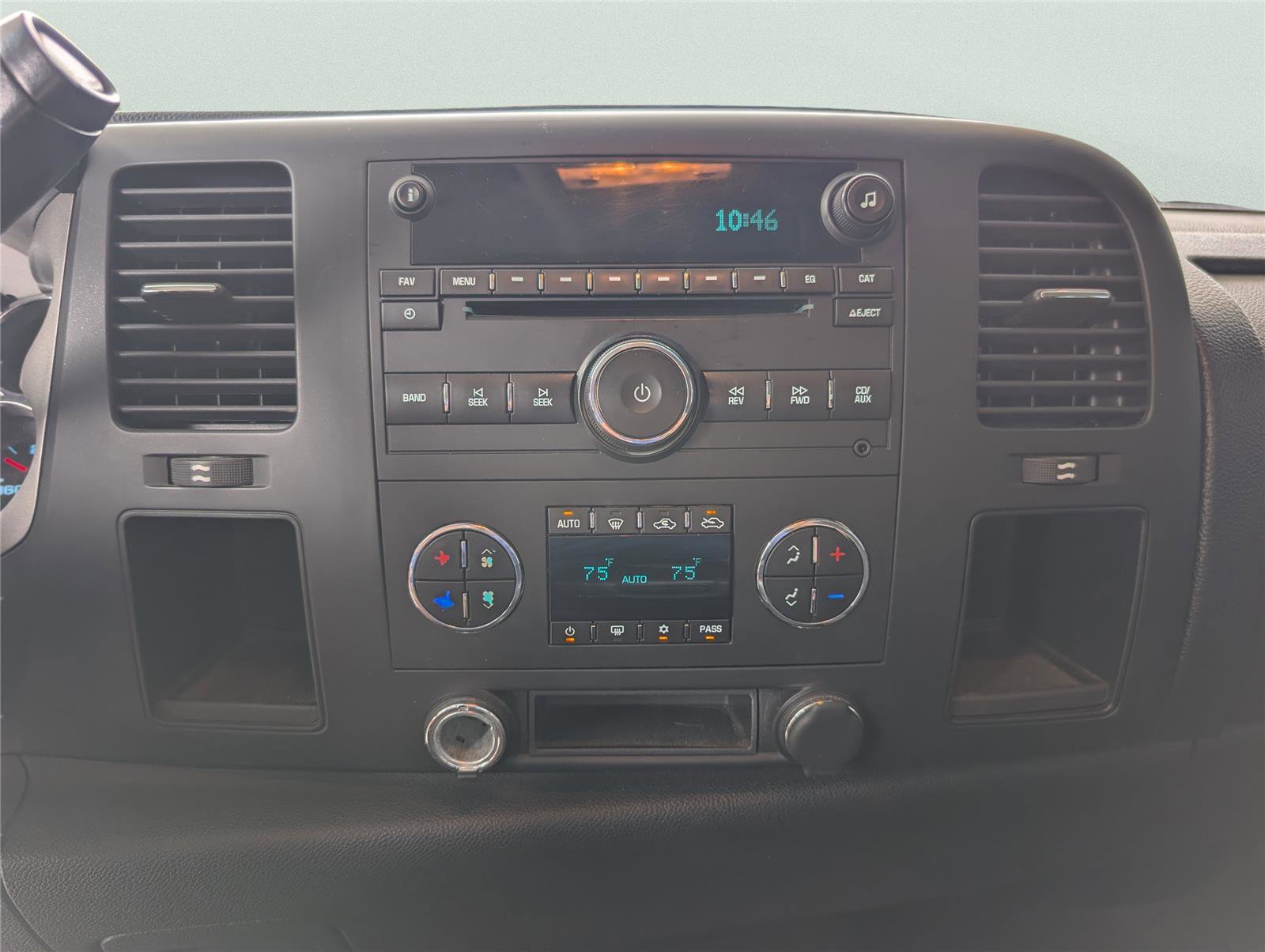 Used 2007 GMC Sierra 2500 SLE w/ EZ-Lift Tailgate Package RWD image 15