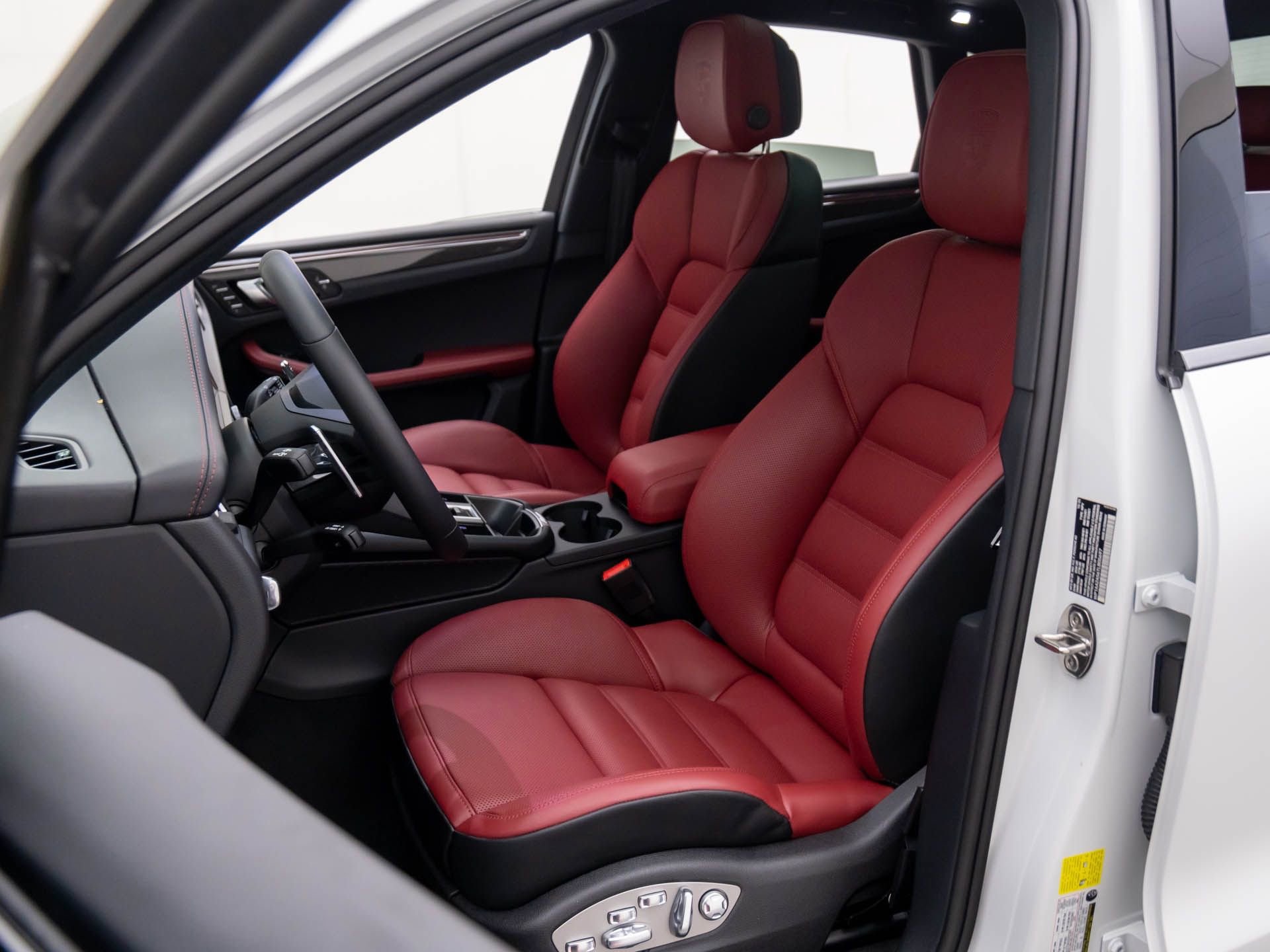 New 2026 Porsche Macan Turbo AWD/4WD image 5