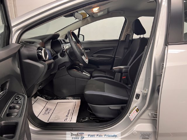 Used 2025 Nissan Versa SV FWD image 31