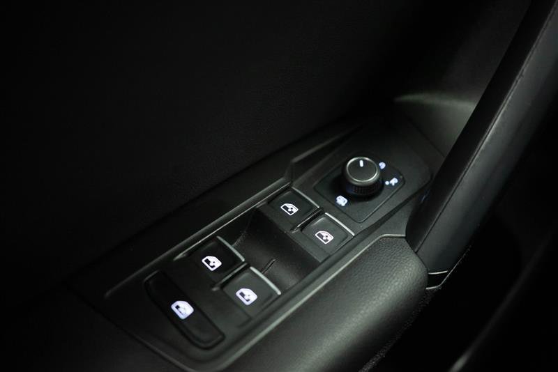 Used 2019 Volkswagen Tiguan SE FWD image 27