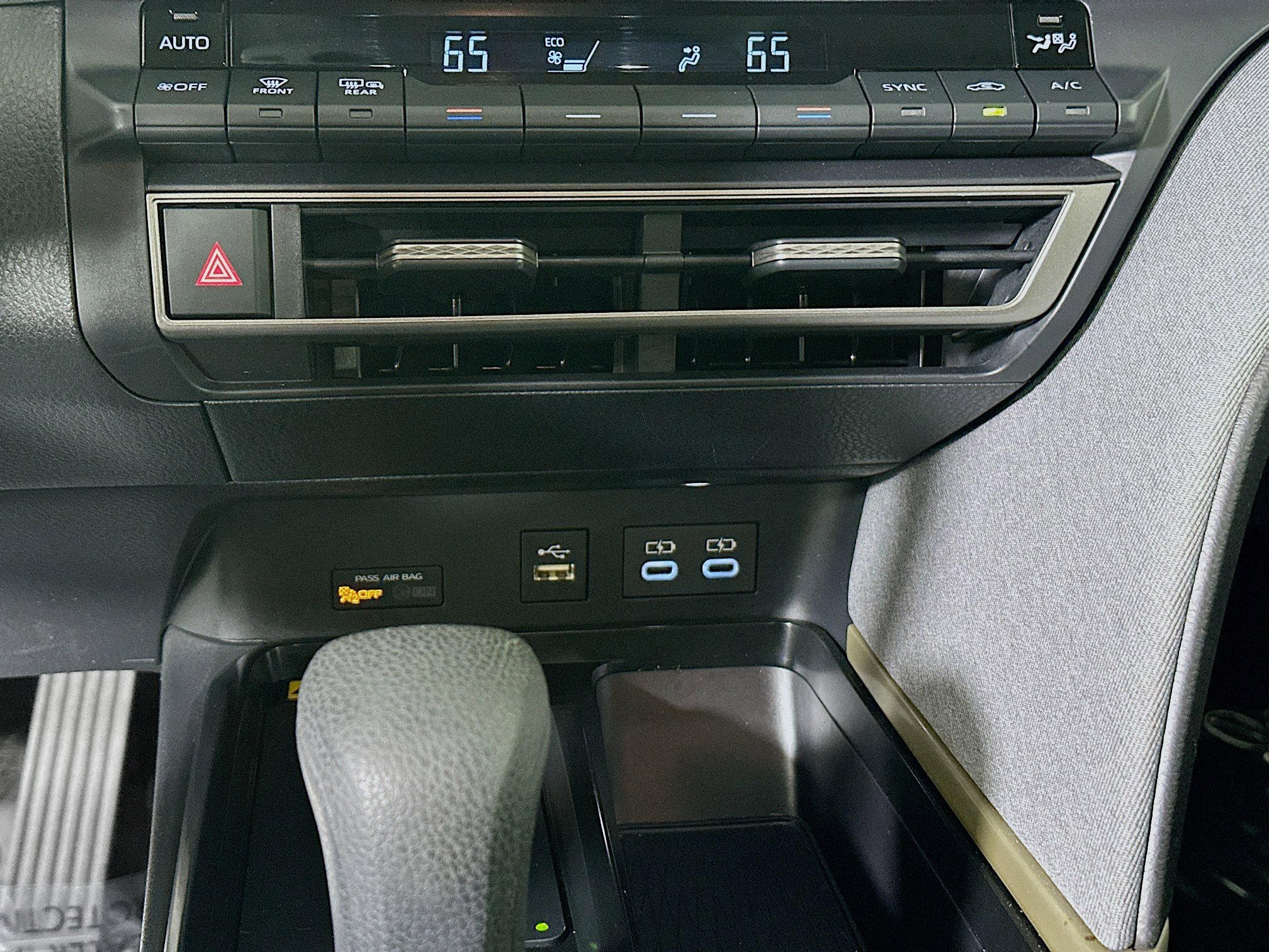 Used 2025 Toyota Camry LE image 23