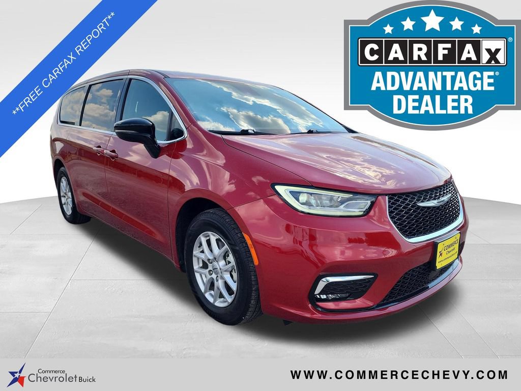 Used 2025 Chrysler Pacifica Select FWD image 1