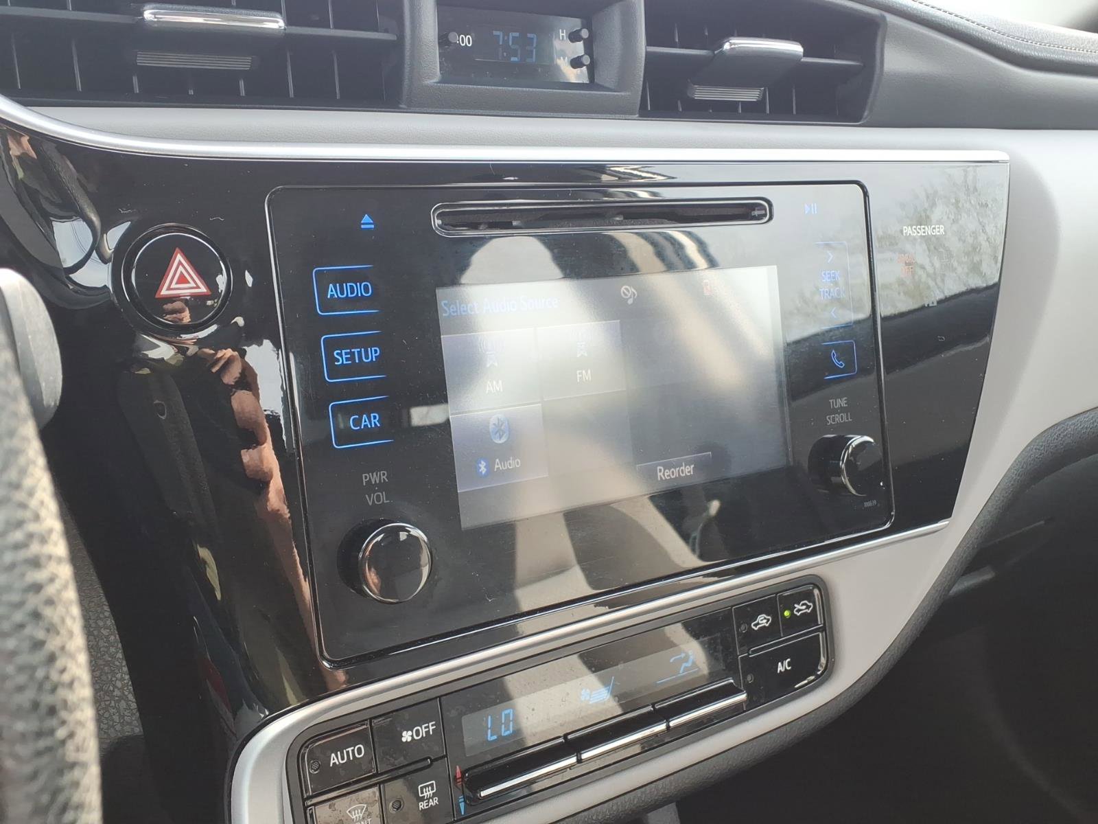 Used 2017 Toyota Corolla LE w/ Carpet Mat Package (TMS) FWD image 9