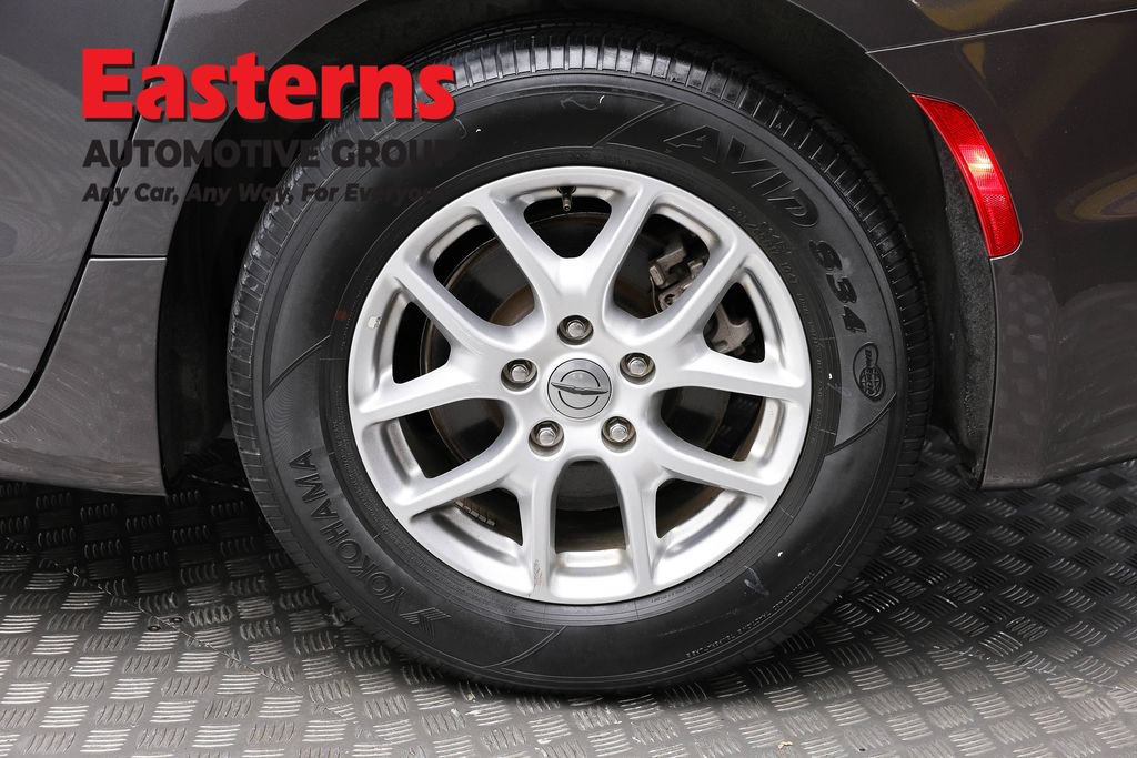 Used 2023 Chrysler Pacifica Touring-L FWD image 8