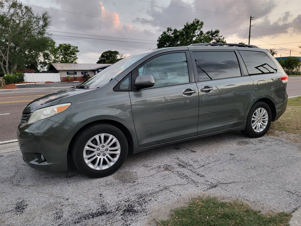 Used 2013 Toyota Sienna XLE