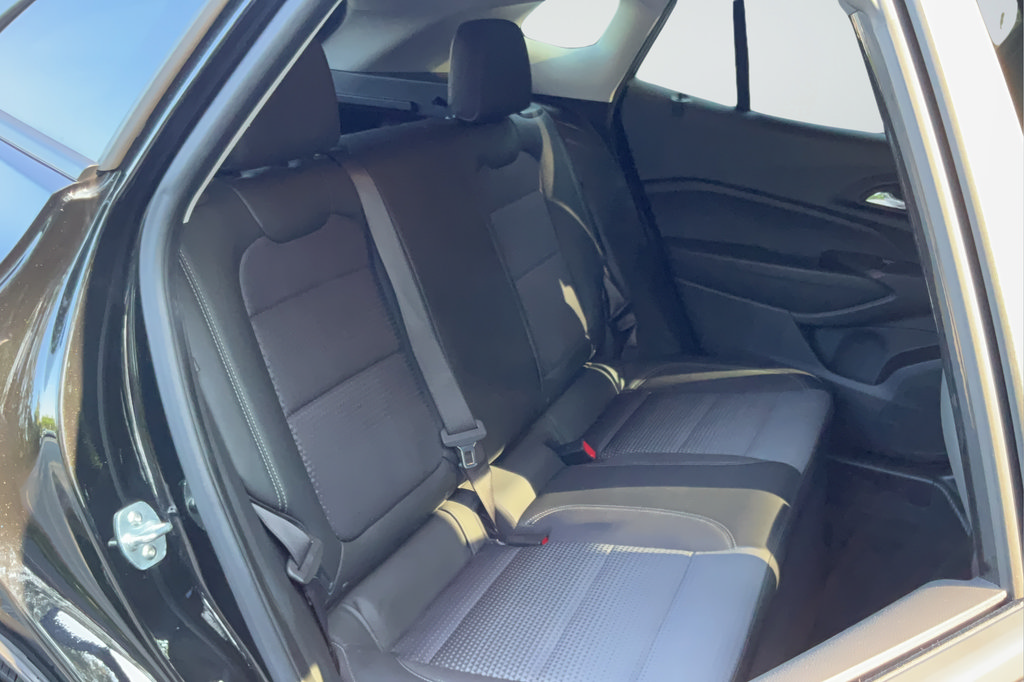 Certified 2025 Chevrolet Trax LT FWD image 21
