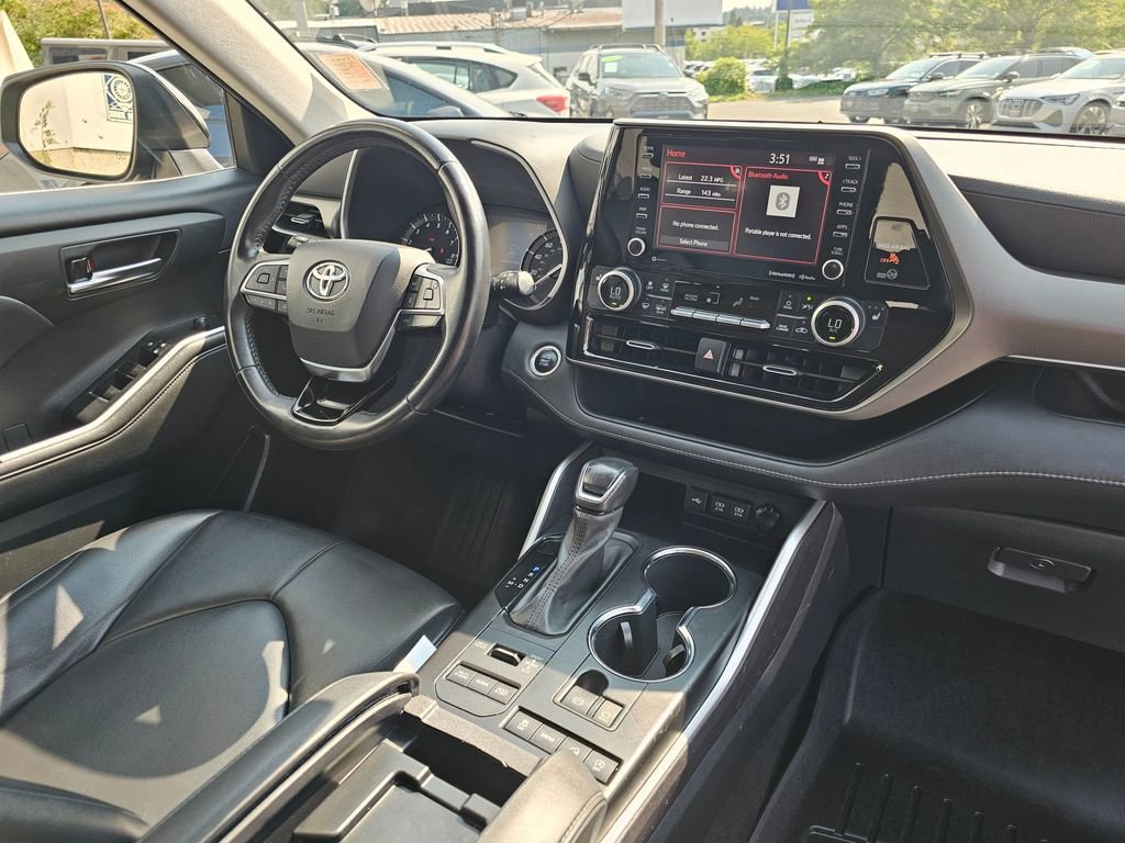 Used 2021 Toyota Highlander XLE AWD/4WD image 11