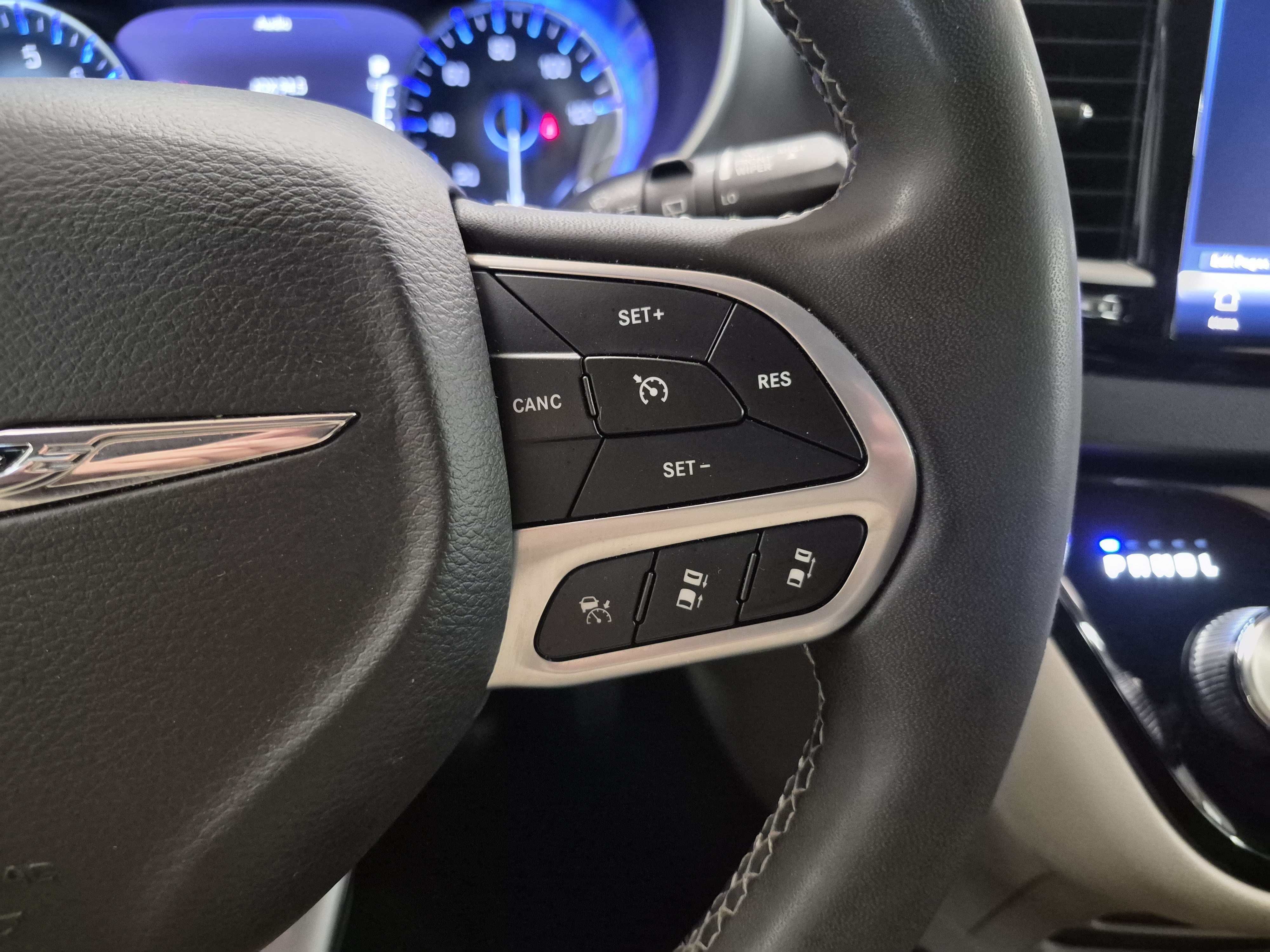 Used 2023 Chrysler Pacifica Touring-L FWD image 24