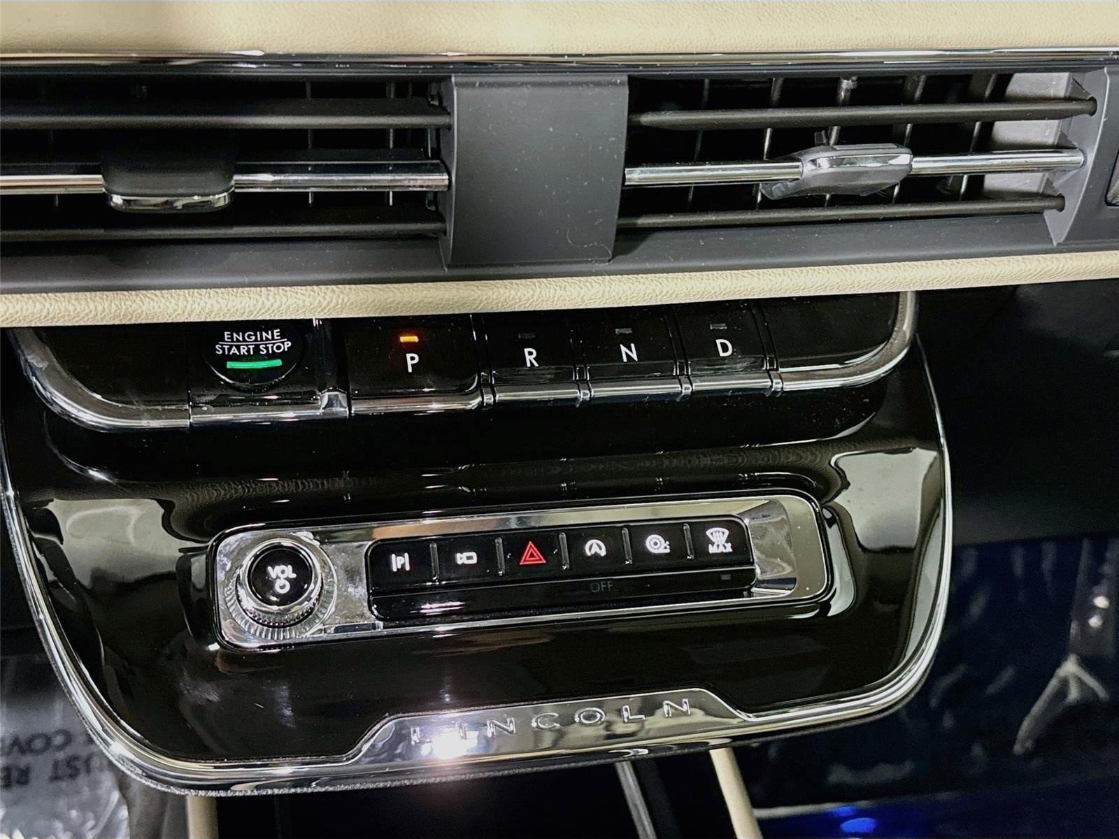 Used 2025 Lincoln Corsair Reserve w/ Equipment Group 202A FWD image 20