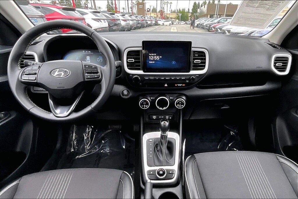 Certified 2023 Hyundai Venue Limited image 11