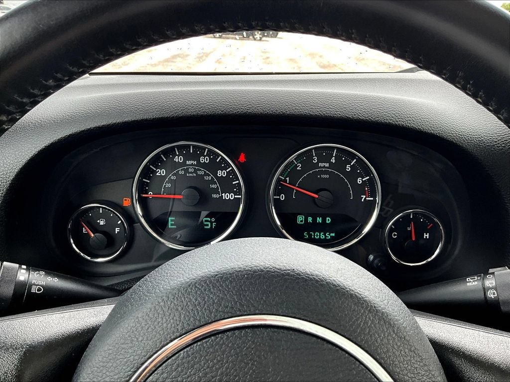 Used 2017 Jeep Wrangler Sahara w/ Connectivity Group AWD/4WD image 15