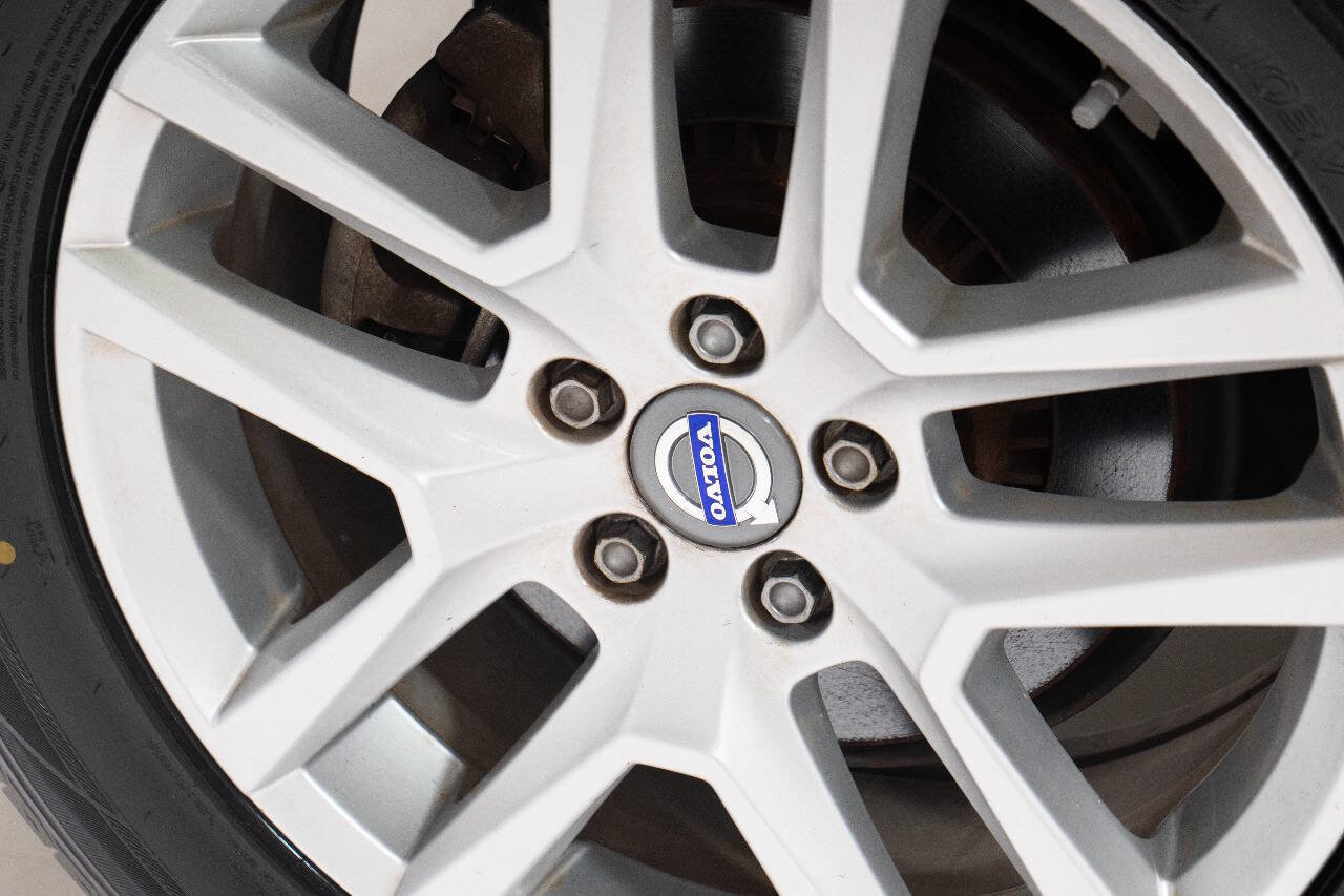 Used 2017 Volvo XC60 T5 w/ Tailgate Package image 30