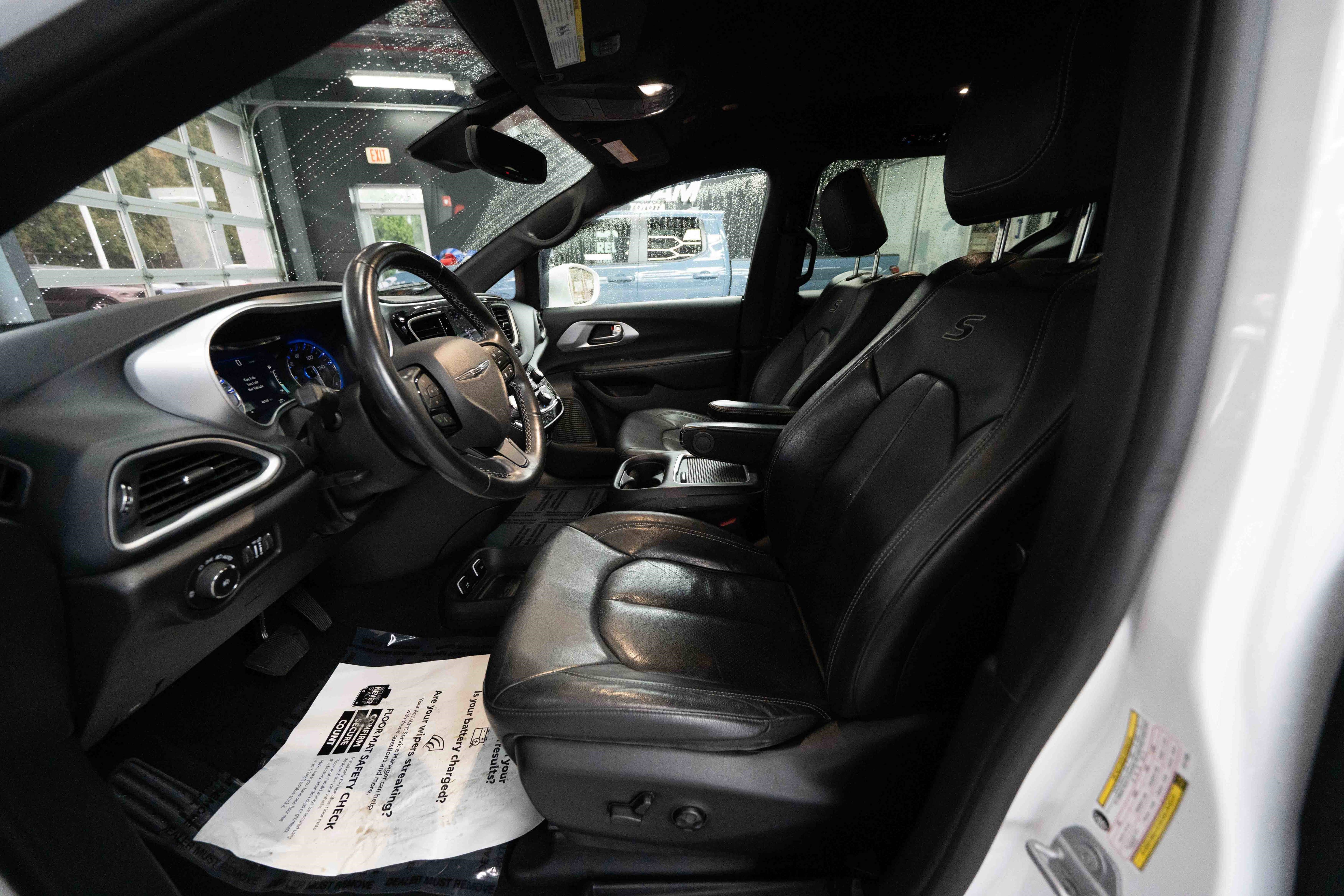 Used 2020 Chrysler Pacifica Touring-L Plus w/ Advanced Safetytec Group image 9