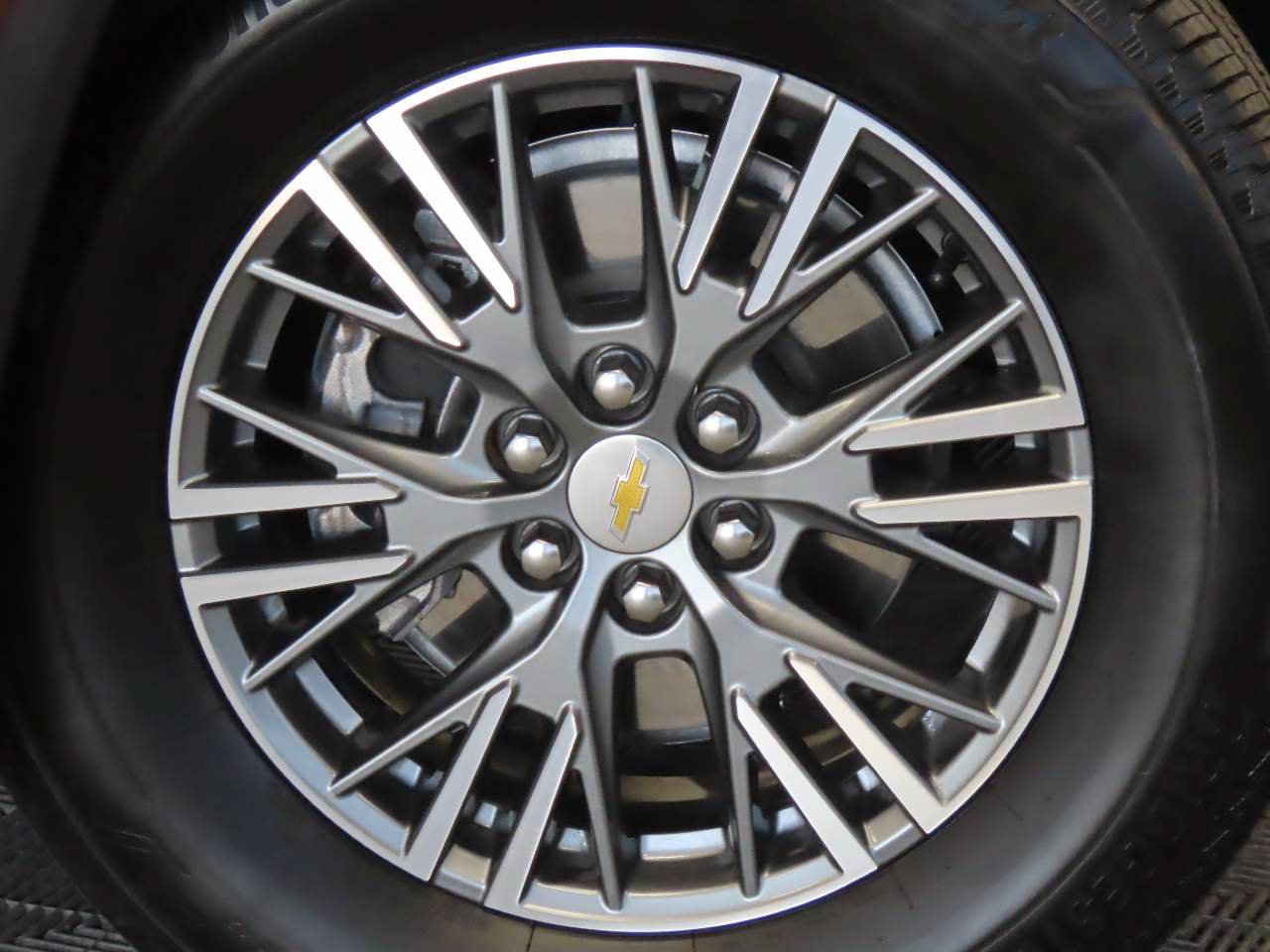 Used 2025 Chevrolet Traverse LT AWD/4WD image 5