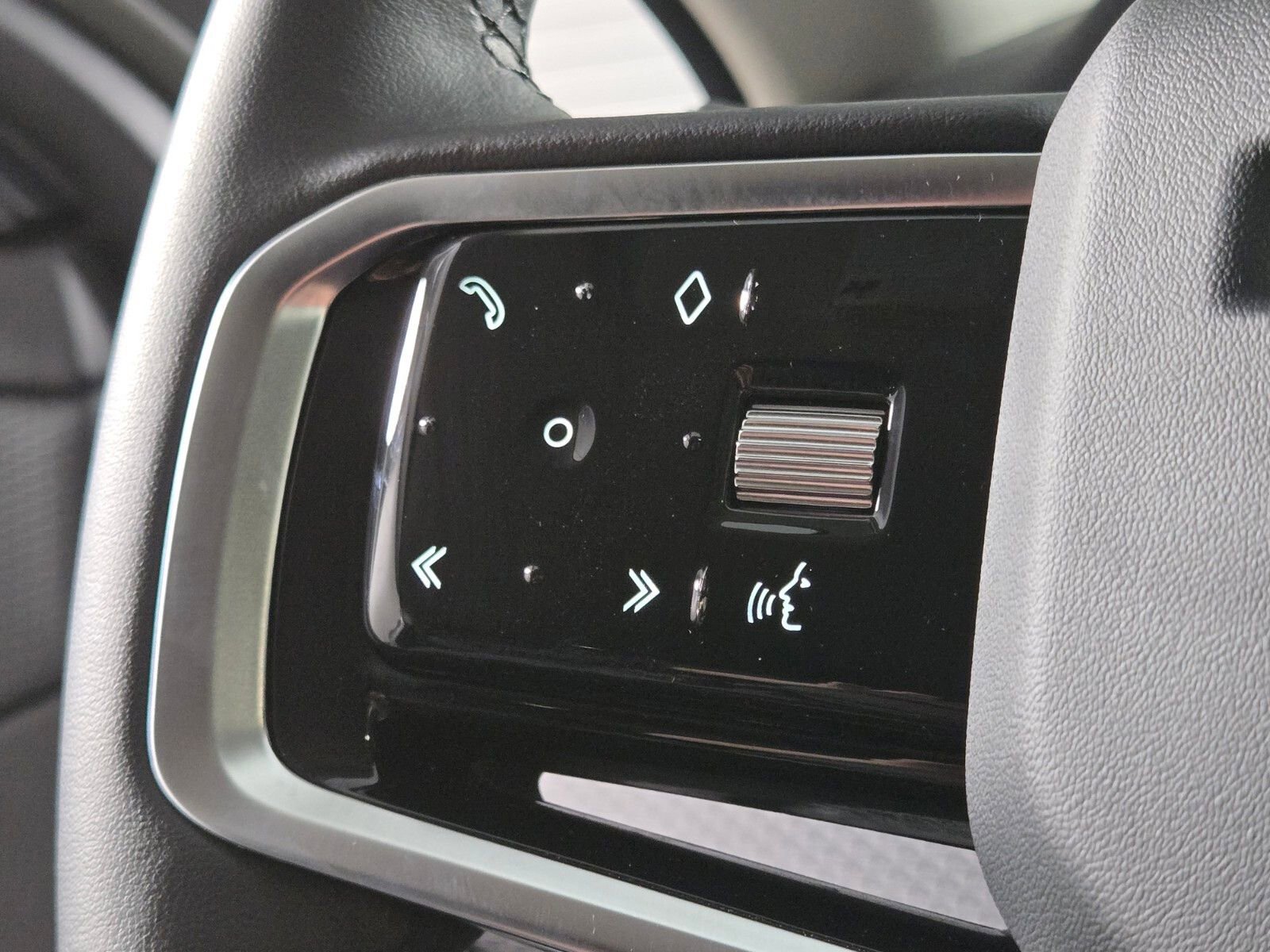 Used 2023 Land Rover Range Rover Evoque S image 22