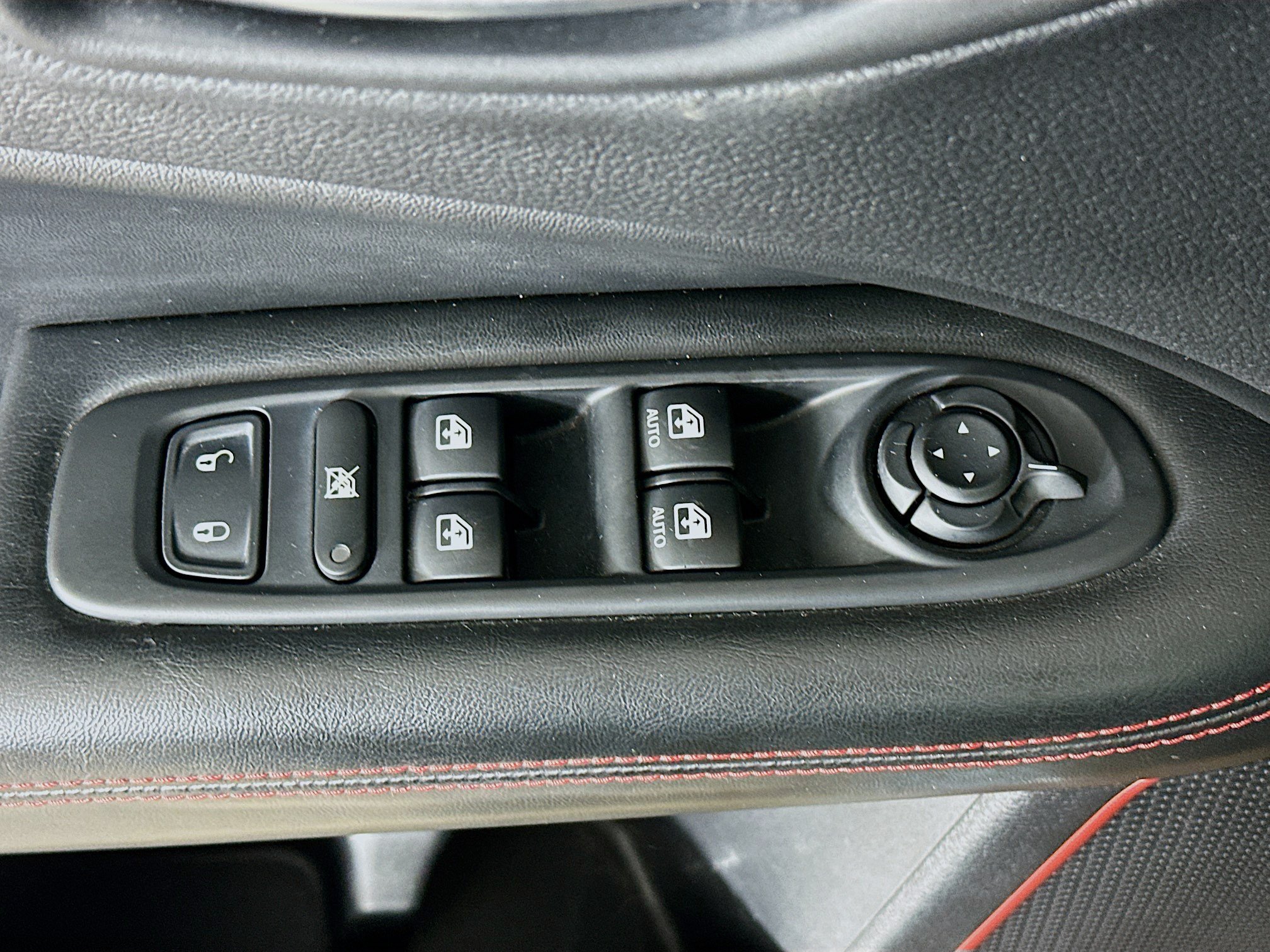 Used 2018 Jeep Compass Trailhawk w/ Navigation Group AWD/4WD image 15