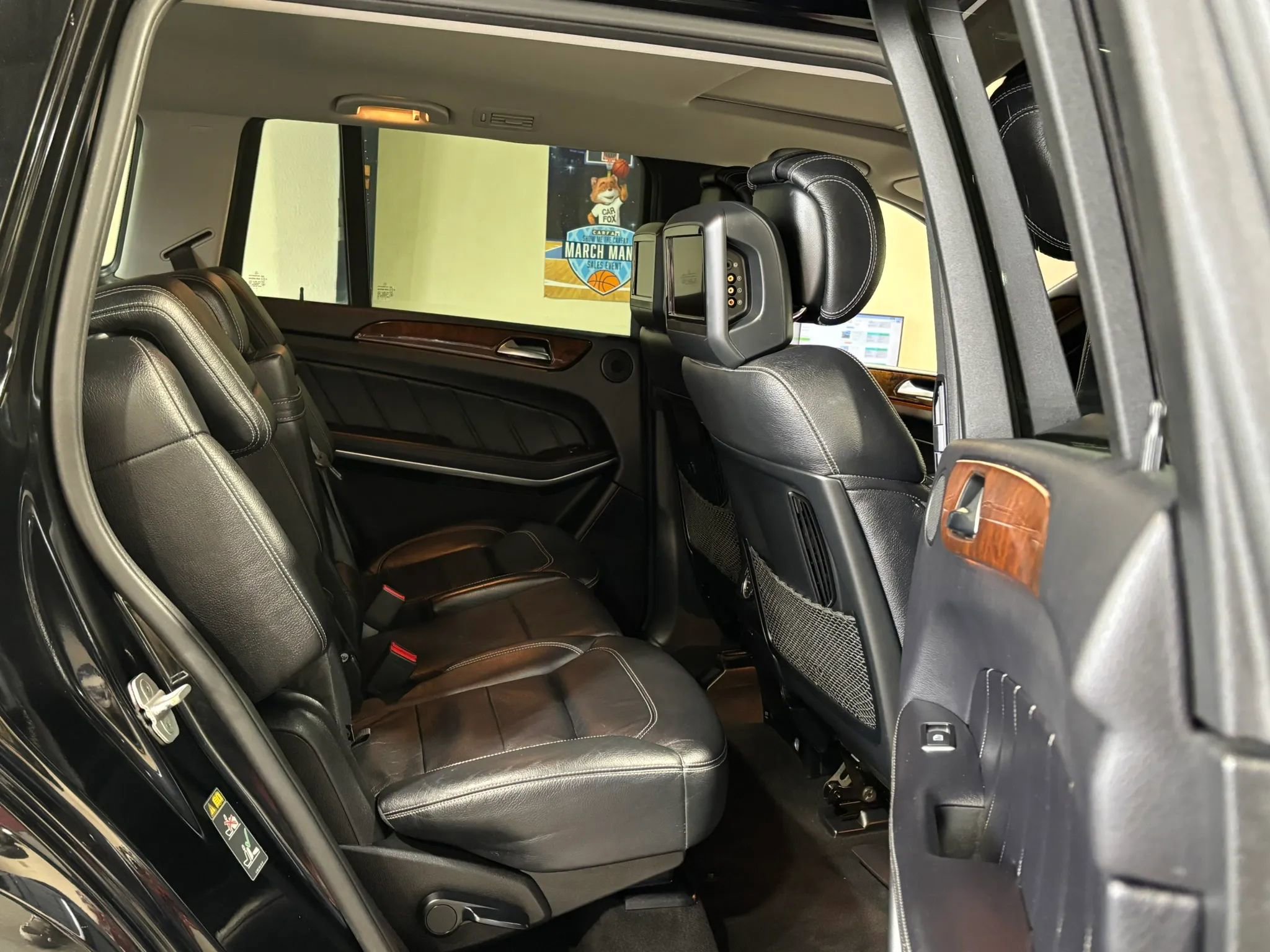 Used 2015 Mercedes-Benz GL 550 4MATIC image 16