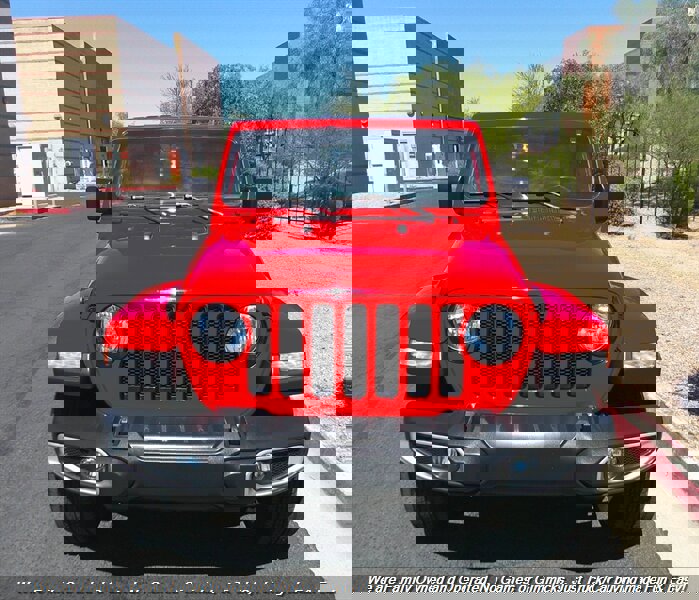 Used 2019 Jeep Wrangler Unlimited Sahara image 2