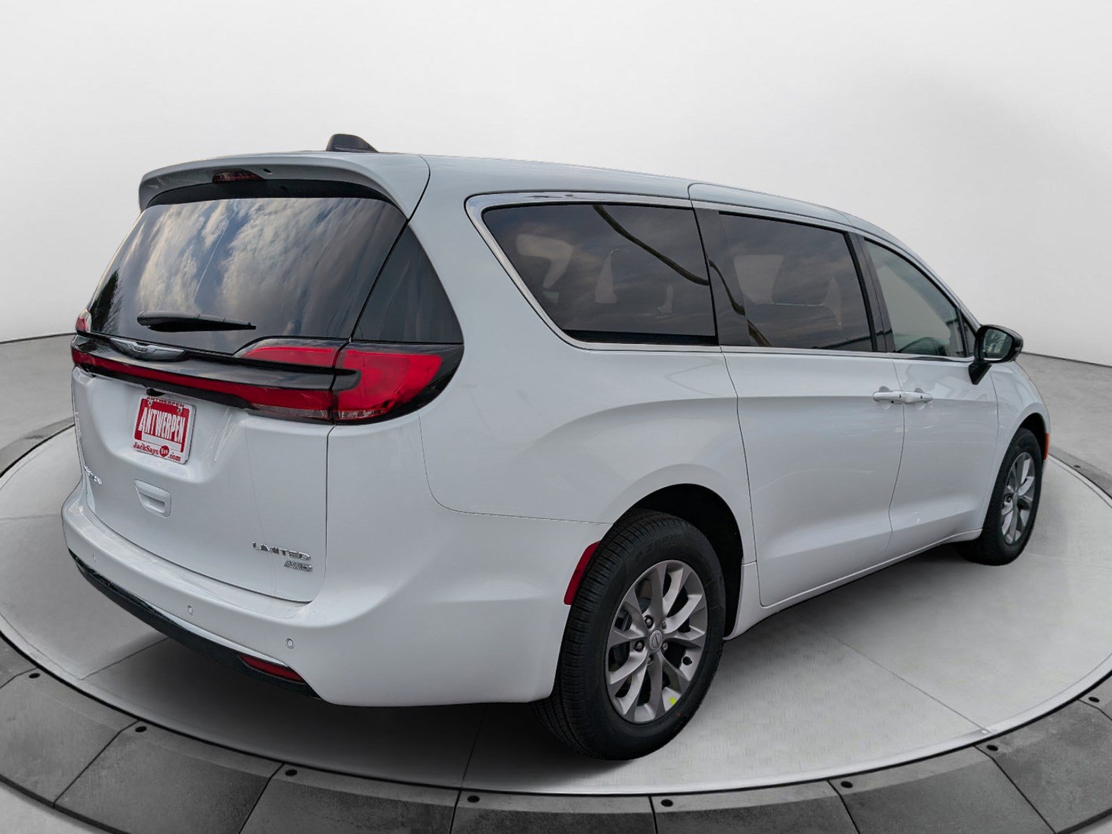 New 2026 Chrysler Pacifica Limited AWD/4WD image 3