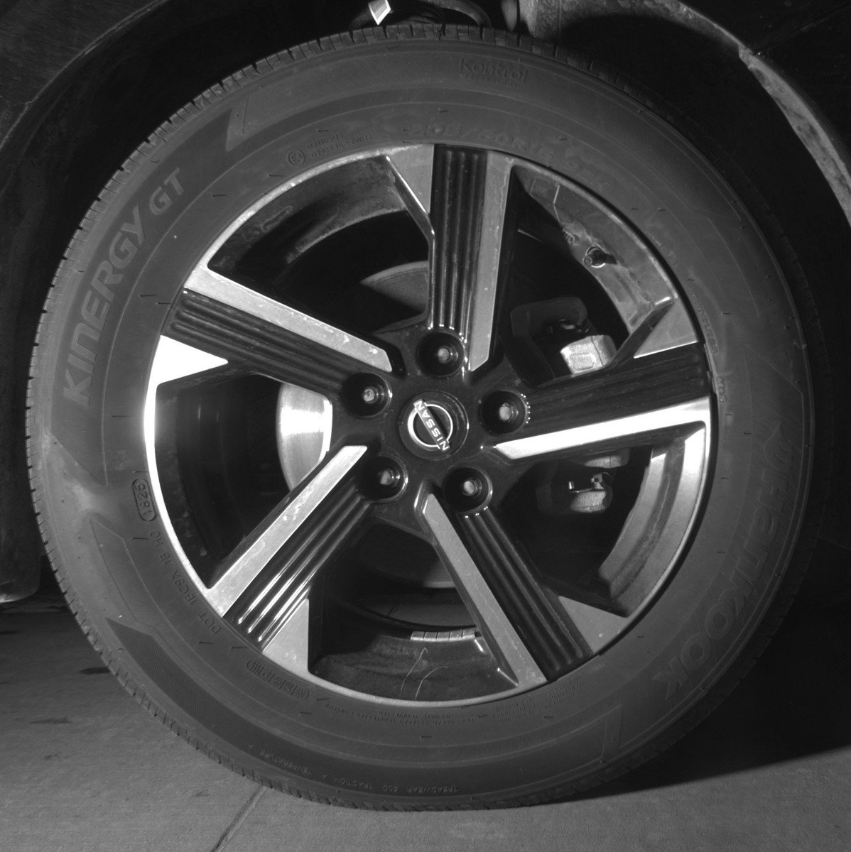 Used 2025 Nissan Sentra SV FWD image 13
