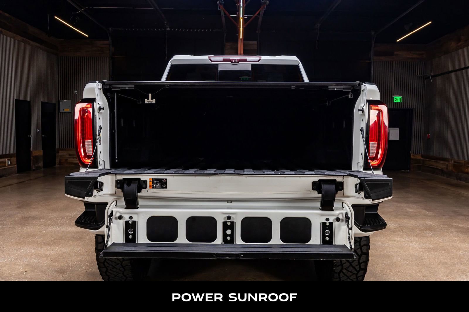 Used 2021 GMC Sierra 2500 AT4 w/ AT4 Premium Plus Package AWD/4WD image 9