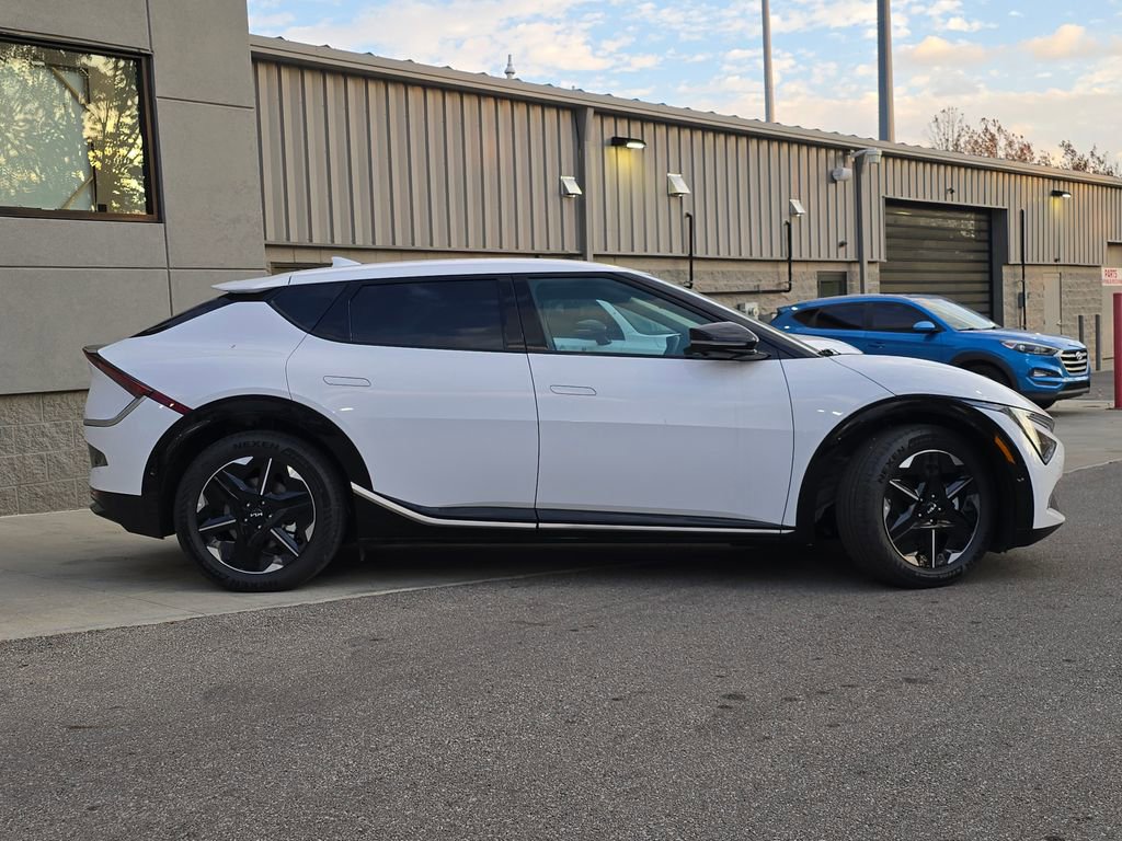 New 2025 Kia EV6 Wind image 16