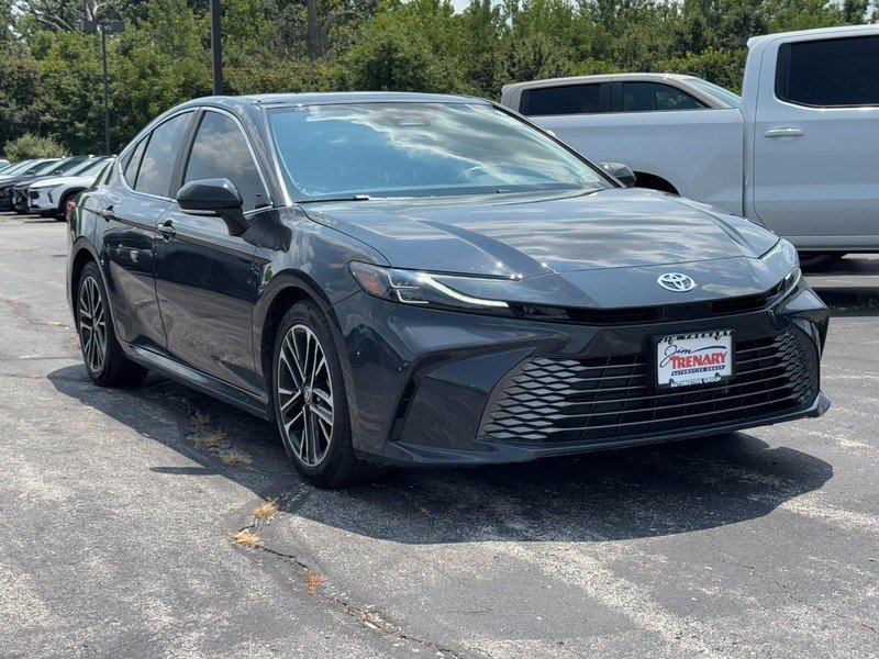 Used 2025 Toyota Camry XLE FWD image 2
